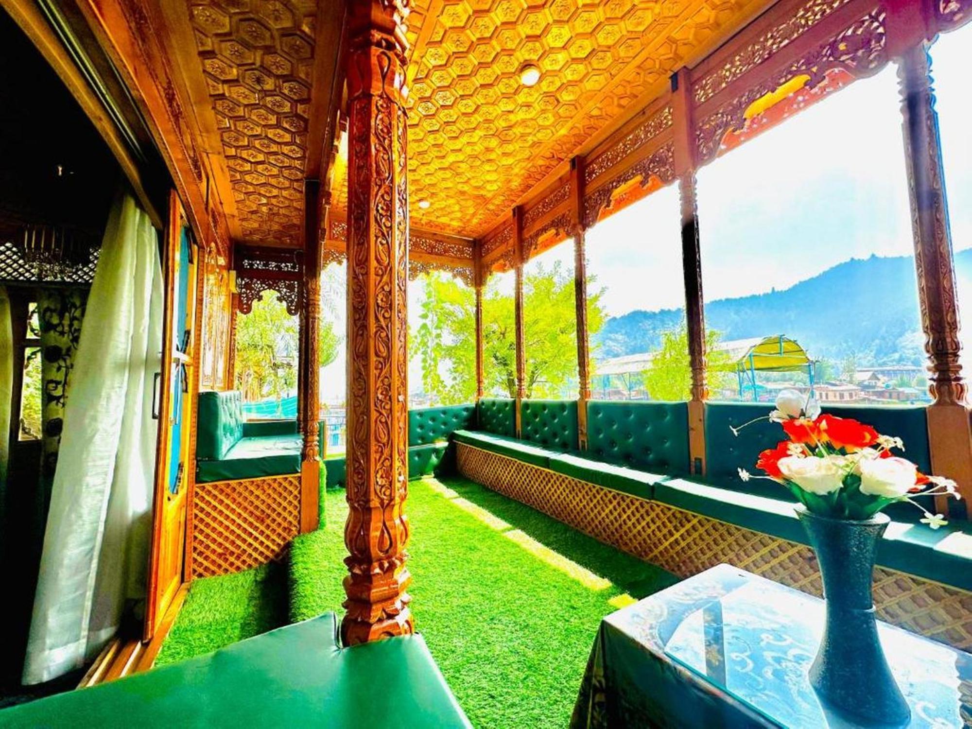 Floating Luxury Group Of Houseboats Otel Srīnagar Dış mekan fotoğraf