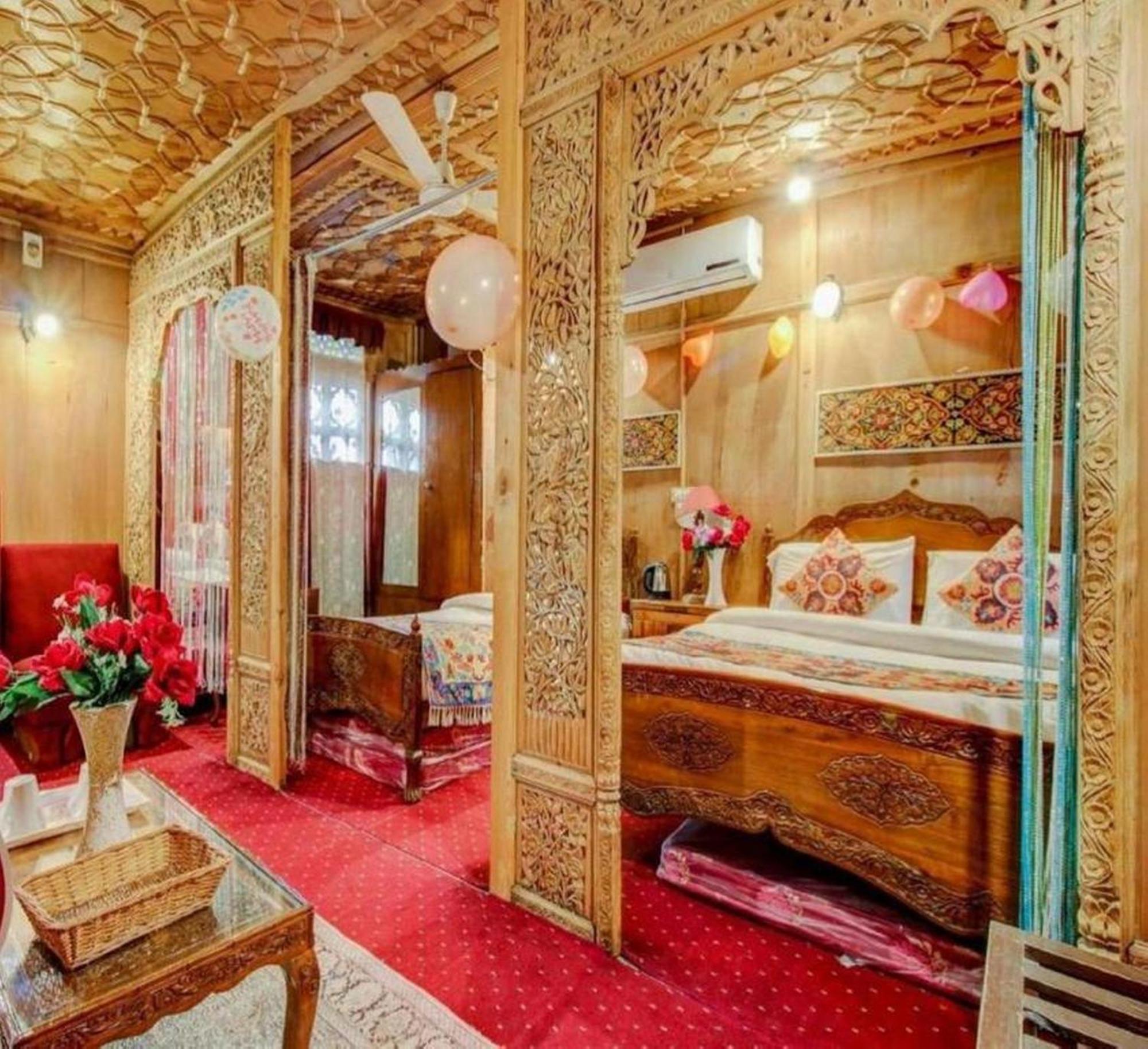 Floating Luxury Group Of Houseboats Otel Srīnagar Dış mekan fotoğraf
